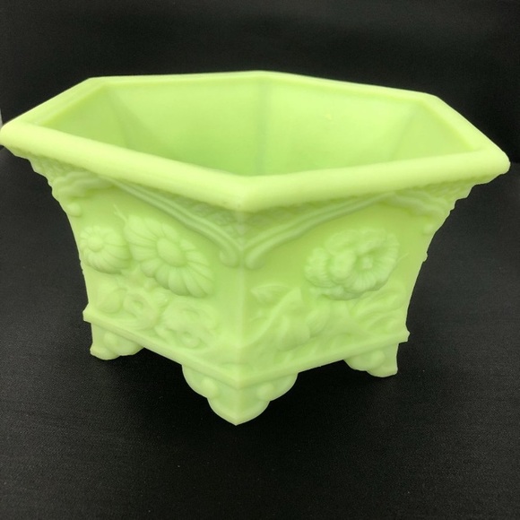 Fenton Glass Green Uranium Custard Chrysanthemum - Picture 2 of 7